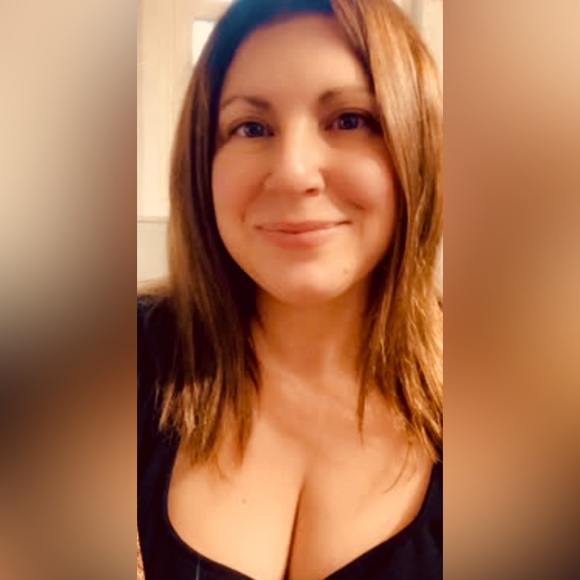 Meet your Posher, Jenn - Picture 1 of 1